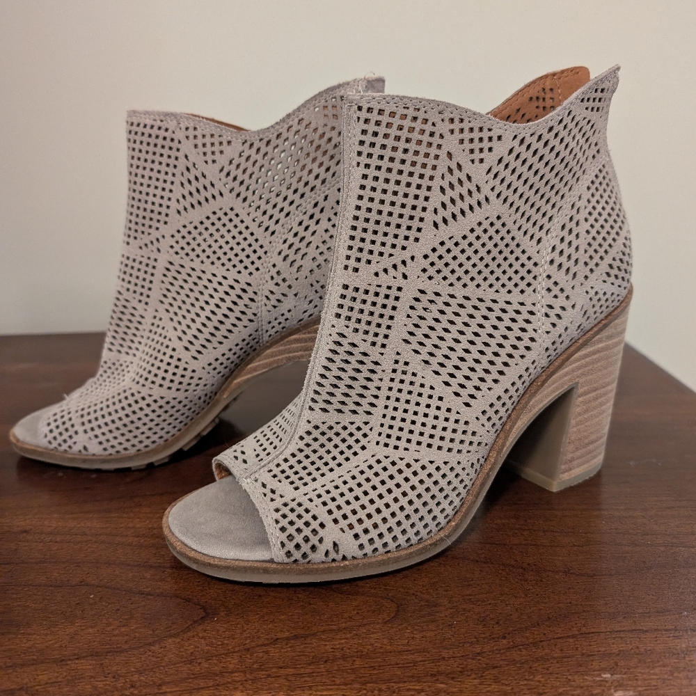 Lucky Brand Vacob open toe shoes